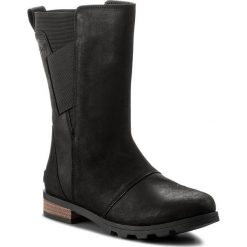 Kozaki SOREL - Emelie Mid NL2679 Black 010. Czarne kowbojki damskie Sorel, z gumy, przed kolano, na wysokim obcasie, na obcasie. W wyprzedaży za 429,00 zł.