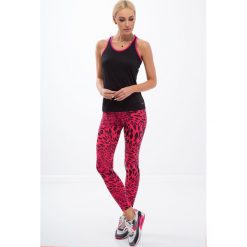 Amarantowe legginsy sportowe w panterkę H006. Różowe legginsy we wzory damskie Fasardi, s. Za 59,00 zł.