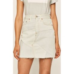Levi's - Spódnica jeansowa. Niebieskie spódniczki damskie Levi's®, na co dzień, s, bez wzorów, z bawełny, casualowe, z podwyższonym stanem, mini, proste. W wyprzedaży za 259,90 zł.