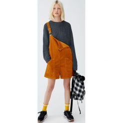 Sweter w kolorowe bloki. Szare swetry klasyczne damskie marki Pull&Bear, w kolorowe wzory. Za 59,90 zł.