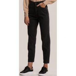 Czarne Jeansy Mom Fit Faetumal. Czarne jeansy damskie Renee. Za 119,99 zł.