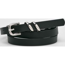 Pieces - Pasek Telsa. Czarne paski damskie Pieces, w paski, z materiału. W wyprzedaży za 29,90 zł.