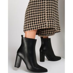 Czarne Botki Deloney. Czarne botki damskie Renee, bez obcasa, na obcasie, bez zapięcia. Za 139,99 zł.