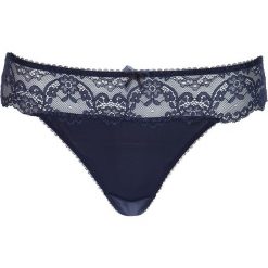 Stringi "Londra" w kolorze granatowym. Niebieskie stringi damskie Lascana & Co., w koronkowe wzory, z bawełny. W wyprzedaży za 44,95 zł.