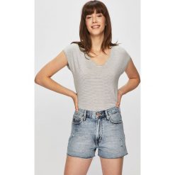 Pieces - Top Billo. Białe bluzki damskie Pieces, s, bez wzorów, z elastanu, z okrągłym kołnierzem. Za 59,90 zł.
