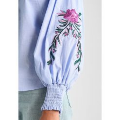 Bluzki damskie: ONLY ONLELENA Bluzka light blue