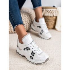 BIAŁE SNEAKERSY. Białe trampki i tenisówki damskie SHELOVET. Za 76,90 zł.