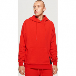 Czerwona bluza z kapturem - Czerwony. Czerwone bejsbolówki męskie Cropp, l, z kapturem. Za 119,99 zł.
