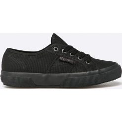 Superga - Tenisówki. Czarne trampki i tenisówki damskie Superga, bez wzorów, z gumy, na sznurówki. W wyprzedaży za 159,90 zł.