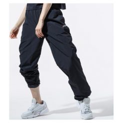 Fila Spodnie Alma Woven Pants , czarny, rozmiar L. Czarne spodnie damskie Fila, s, z tkaniny. W wyprzedaży za 299,99 zł.