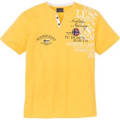 T-shirt z nadrukiem bonprix złocisto-żółty. Żółte t-shirty męskie bonprix, s, z nadrukiem, bez kołnierzyka. Za 54,99 zł.