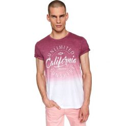 T-shirt z nadrukiem typu tie dye. Białe t-shirty męskie Top Secret, na zimę, m, z nadrukiem, z bawełny, eleganckie, bez kołnierzyka, krótkie. W wyprzedaży za 29,99 zł.