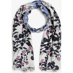 März - Szalik damski, niebieski. Niebieskie szaliki damskie März, w kwiaty, z bawełny. Za 179,95 zł.