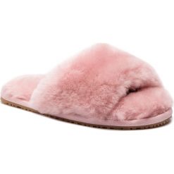 Kapcie MOU - Slideslipsh Pins. Różowe klapki damskie marki Mou, bez wzorów, ze skóry, bez obcasa. W wyprzedaży za 289,00 zł.