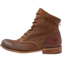 Felmini BEJA Botki sznurowane cognac. Brązowe botki damskie marki Felmini, ze skóry, bez obcasa, na sznurówki. Za 569,00 zł.