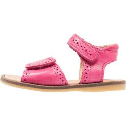 Bisgaard Sandały pink. Czerwone sandały chłopięce marki Bisgaard, z materiału. Za 359,00 zł.