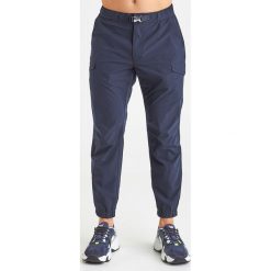 SPODNIE armani exchange. Szare spodnie męskie Armani Exchange, na imprezę, m, z aplikacjami, z dresówki. Za 609,00 zł.