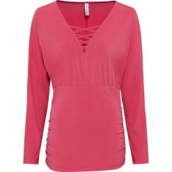 Shirt ze sznurowaniem w dekolcie bonprix malinowy. Czerwone koszulki damskie bonprix, bez wzorów, bez kołnierzyka, bez rękawów. Za 74,99 zł.