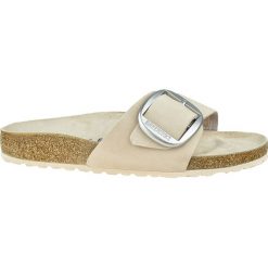 Birkenstock Madrid Big Buckle 1015800. Różowe klapki damskie Birkenstock, bez wzorów, z nubiku, bez obcasa. W wyprzedaży za 349,99 zł.