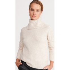 Sweter z wysokim golfem - Kremowy. Białe swetry damskie Reserved, s, bez wzorów, bez rękawów. Za 119,99 zł.