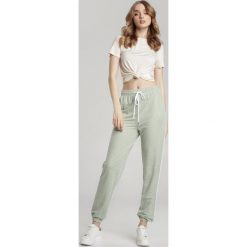 Miętowe Spodnie You Are My One. Zielone spodnie damskie Renee, s, bez wzorów, z dresówki, długie. Za 59,99 zł.