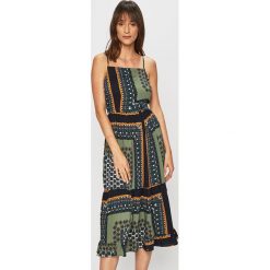 Vero Moda - Sukienka. Sukienki damskie Vero Moda, na co dzień, s, bez wzorów, z poliesteru, casualowe, z dekoltem karo, bez rękawów, midi, rozkloszowane. W wyprzedaży za 79,90 zł.