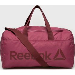 Reebok - Torba. Różowe torebki klasyczne damskie Reebok, bez wzorów, z poliesteru, sportowe, na ramię, bez dodatków. Za 89,90 zł.