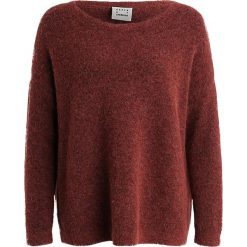 Swetry klasyczne damskie: Karen by Simonsen PANTHER Sweter madder brown