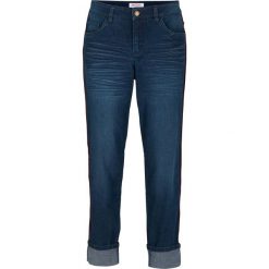 Dżinsy BOYFRIEND 7/8 z kontrastową szczypanką bonprix ciemnoniebieski. Niebieskie jeansy damskie bonprix, z jeansu. Za 99,99 zł.