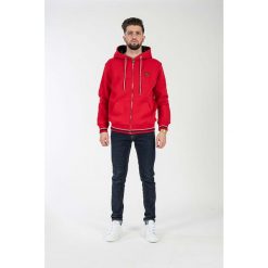 Bluza w kolorze czerwonym. Czerwone bluzy męskie American College, xs, z aplikacjami, z kapturem, bez rękawów, bez kaptura. W wyprzedaży za 132,95 zł.
