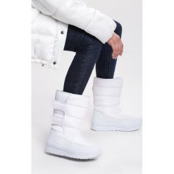 Białe Śniegowce Indie. Białe buty sportowe damskie Renee, na spacer, na zimę, sportowe, za kostkę, bez zapięcia. Za 79,99 zł.
