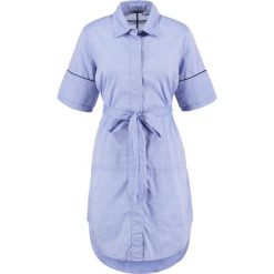Sukienki hiszpanki: Hunkydory BERNARD Sukienka koszulowa chambray blue