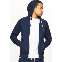 Gładka bluza z kapturem BASIC - Granatowy. Niebieskie bluzy męskie z kapturem marki Cropp, s. Za 89,99 zł.