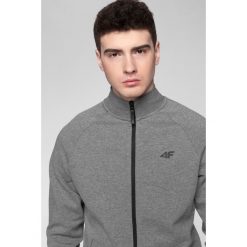 Bluza męska BLM304 - średni szary melanż. Szare bluzy męskie marki 4f, m, bez wzorów, z bawełny, bez kołnierzyka, bez rękawów, bez kaptura. Za 139,99 zł.