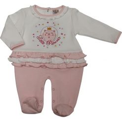 Śpioszki "Little Princess" w kolorze kremowo-jasnoróżowym. Różowe śpiochy niemowlęce Just Too Cute, z aplikacjami, z bawełny. W wyprzedaży za 42,95 zł.