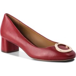 Półbuty TORY BURCH - Caterina 45mm Pump 51541 Dark Redstone 601. Czerwone półbuty damskie skórzane marki Tory Burch, na obcasie. Za 1209,00 zł.