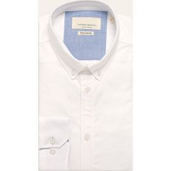 Tailored & Originals - Koszula. Białe koszule męskie Tailored & Originals, s, bez wzorów, z bawełny, eleganckie, button down, z długim rękawem. W wyprzedaży za 159,90 zł.