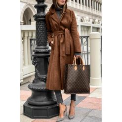 Płaszcz damski LINESA BROWN. Pomarańczowe kurtki damskie Płaszcz damski LINESA BROWN, s, bez wzorów, eleganckie, długie, bez kaptura. W wyprzedaży za 149,00 zł.