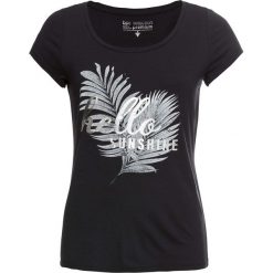 Shirt z nadrukiem bonprix czarno-biały z nadrukiem. Czarne koszulki damskie bonprix, z nadrukiem, bez kołnierzyka, bez rękawów. Za 44,99 zł.