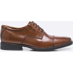 Clarks - Półbuty. Brązowe buty wizytowe męskie marki Clarks, ze skóry, na sznurówki. W wyprzedaży za 219,90 zł.