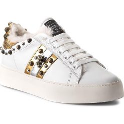 Sneakersy JOHN RICHMOND - 3319 C BIanco. Białe półbuty damskie John Richmond, bez wzorów, ze skóry, bez obcasa, na płaskiej podeszwie, bez zapięcia. W wyprzedaży za 759,00 zł.