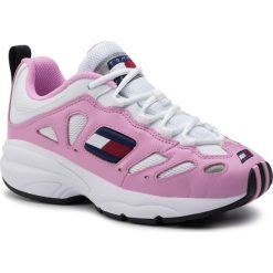 Sneakersy TOMMY JEANS - Retro Sneaker EN0EN00584 Pink Mist/White 901. Różowe półbuty damskie Tommy Jeans, z jeansu. W wyprzedaży za 299,00 zł.