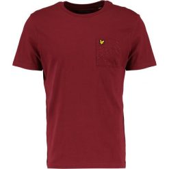 T-shirty męskie z nadrukiem: Lyle & Scott FLECKED POCKET Tshirt z nadrukiem claret jug