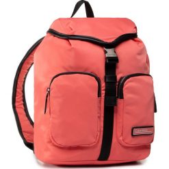 Plecak CALVIN KLEIN - Primary Backpack Lg K60K606295 RED. Różowe plecaki damskie Calvin Klein, bez wzorów, ze skóry ekologicznej, eleganckie. W wyprzedaży za 389,00 zł.