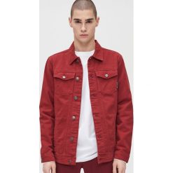 Kurtka jeansowa - Bordowy. Czerwone kurtki męskie Cropp, s, bez wzorów, z jeansu, bez kaptura. Za 119,99 zł.