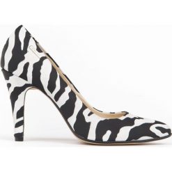 Eleganckie czółenka na szpilce - skóra naturalna - model 035 - kolor zebra. Brązowe czółenka damskie Zapato, na imprezę, z nadrukiem, ze skóry, na wysokim obcasie, na obcasie. Za 319,00 zł.