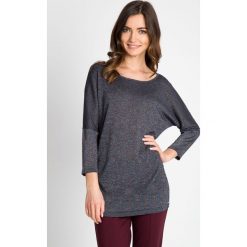 Połyskujący sweter oversize QUIOSQUE. Szare swetry oversize damskie QUIOSQUE, z dzianiny. W wyprzedaży za 96,00 zł.