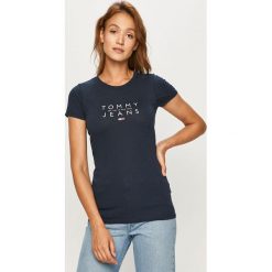 Tommy Jeans - T-shirt. Białe bluzki damskie Tommy Jeans, s, z nadrukiem, z bawełny, casualowe, z okrągłym kołnierzem, z krótkim rękawem. Za 139,90 zł.
