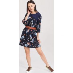 Granatowa Sukienka Discernment. Niebieskie sukienki mini damskie marki other, na imprezę, xl, w kwiaty, z okrągłym kołnierzem, oversize. Za 59,99 zł.