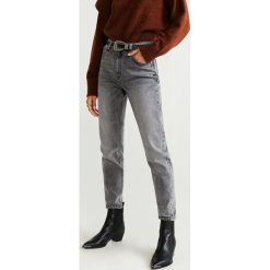 Mango - Jeansy Mom. Szare jeansy damskie Mango, z aplikacjami, z elastanu, z podwyższonym stanem. Za 119,90 zł.
